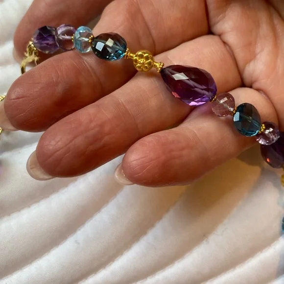 18K GOLD, AMETHYST, & TOPAZ NECKLACE - Picture 3 of 5